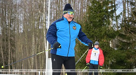 Лукашенко принимает участие в спортивном празднике "Минская лыжня-2021" в "Раубичах"