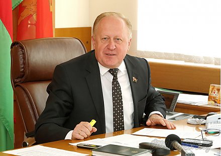 На вопросы жителей Гродненщины ответил заместитель председателя облисполкома Виктор Лискович во время субботней прямой линии