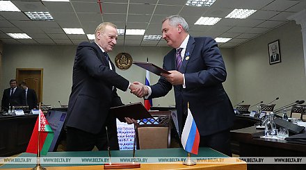 НАН Беларуси и "Роскосмос" подписали соглашение о расширении группировки спутников