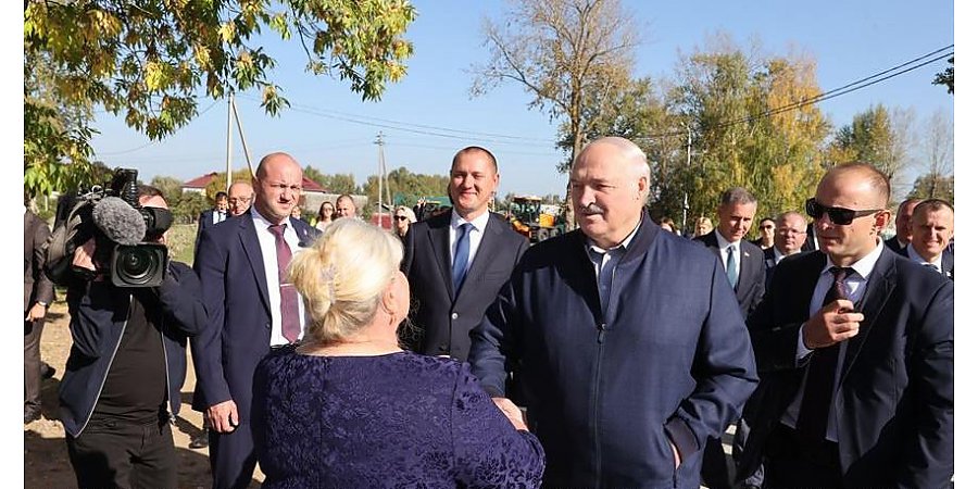 "Туда готовы ехать и специалисты высокой квалификации". Как Александр Лукашенко сделал агрогородки белорусским ноу-хау
