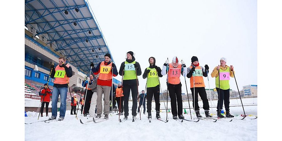 Спортивный задор и горячий чай. В Гродно прошли соревнования по лыжным гонкам «Профсоюз объединяет»