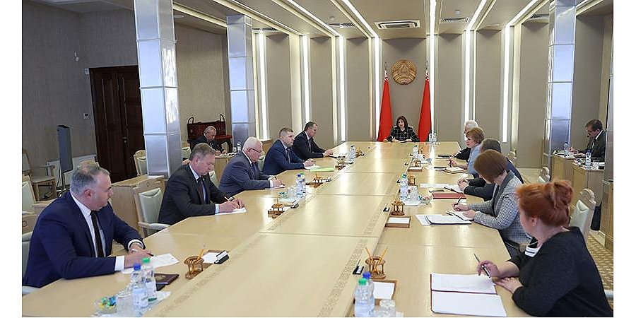 Наталья Кочанова встретилась с председателями областных Советов депутатов