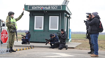 Журналисты иностранных СМИ побывали на границе с Украиной
