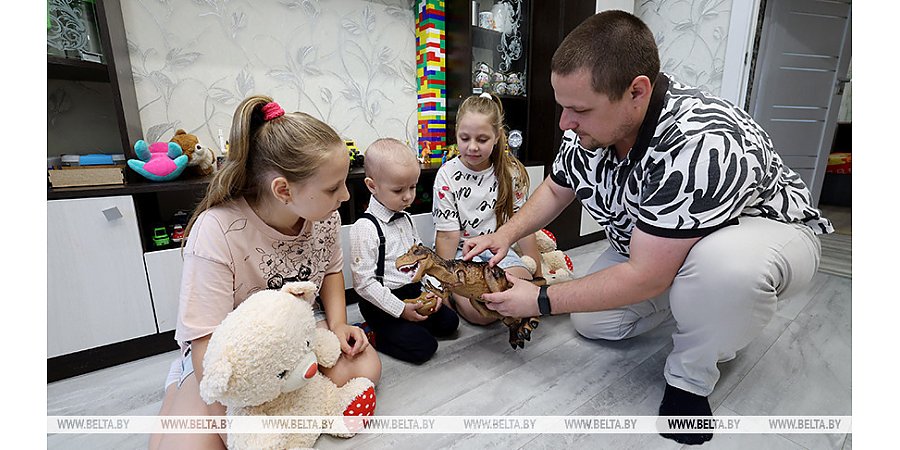 Для многодетных семей Беларуси открыто 151 тыс. депозитных счетов по программе "Семейный капитал"