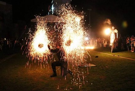 Рыцарский турнир, мастер-классы, фотозоны и долгожданные «Дрозды». Вечер мистерии прошел у стен Гольшанского замка
