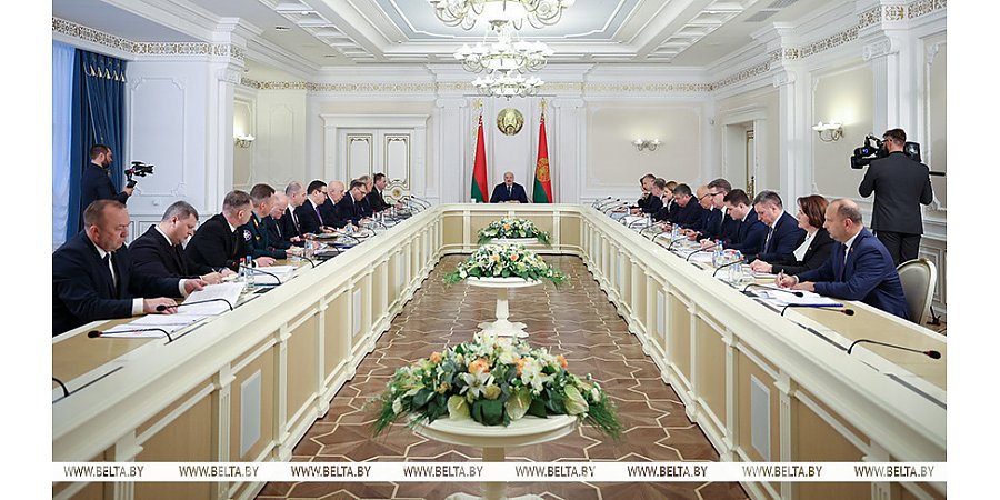 Мужской разговор в Витебске, злободневные темы, ливийский камбэк и громкий кинопроект. Итоги недели Президента