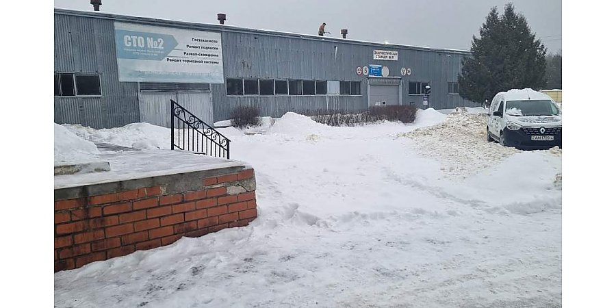 В Лиде директор государственной СТО брал взятки за улучшение условий аренды помещений