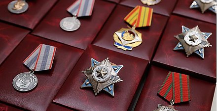 Госнаград и Благодарности Президента удостоены работники МТЗ, труженики АПК и военные