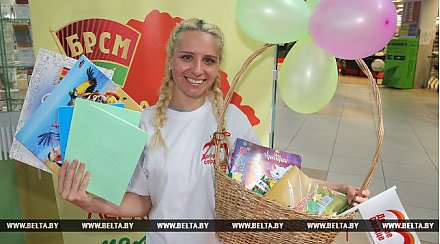 В Беларуси стартовала акция помощи детям из малообеспеченных семей "В школу с добрым сердцем"