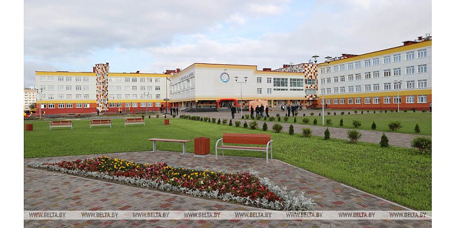 Витаминный бар, тир, лыжная база и бассейн - Александр Лукашенко в День знаний откроет новую школу в Бобруйске