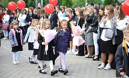 Отпроситься с работы или взять отпуск за свой счет? В профсоюзе рассказали, как родителям попасть на школьные линейки