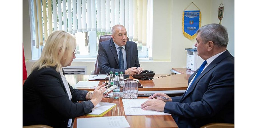 «Прямые линии показывают: людей волнует то, с чем они сталкиваются каждый день». Помощник Президента – инспектор по Гродненской области Юрий Караев провел прямую телефонную линию в Гоже