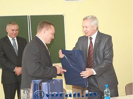 ДЕРЗАЙТЕ, ВЫПУСКНИКИ, лучших ждет именная премия академика