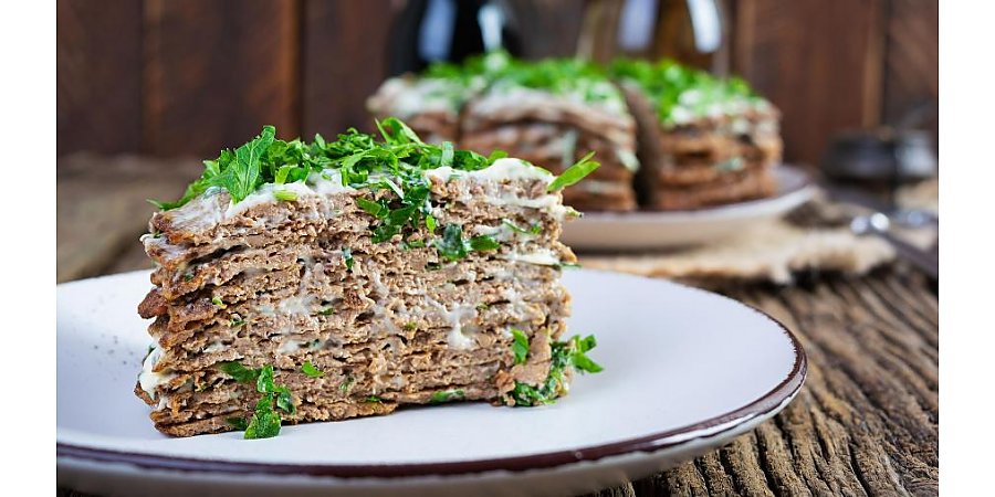 Нежный печеночный торт: простое и вкусное угощение для любого стола