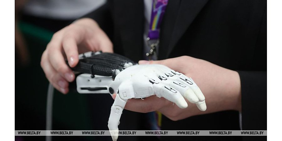 Школьница из Вороново создала тяговый протез кисти с применением пневматических систем