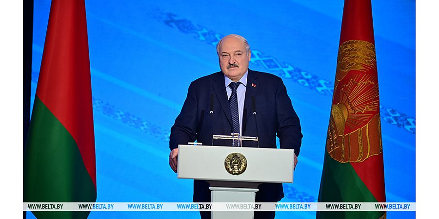 Александр Лукашенко: женское движение стало в Беларуси той силой, с которой нельзя не считаться