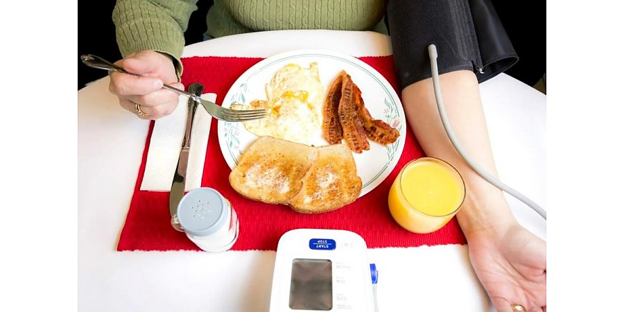 Бьется сильно сердце после еды: причины и что делать