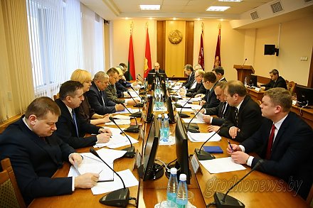 Работа с человеком: внимательно, ответственно, вежливо. Ход выполнения Директивы Президента Республики Беларусь №2 рассмотрели на первом в этом году заседании облисполкома