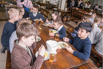 Как оплатить питание в школе и учебники: лайфхак от системы расчетов ЕРИП