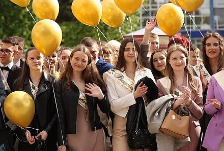 Последний звонок прозвенит для порядка 17 тысяч выпускников Гродненской области
