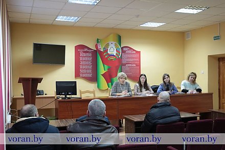 Работать нельзя бездельничать. Совместное заседание постоянно действующей комиссии по координации работы по содействию занятости населения района и наблюдательной комиссии состоялось в Вороновском РОВД