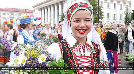 Около 600 тыс. живых цветов украсят Гродно к фестивалю национальных культур