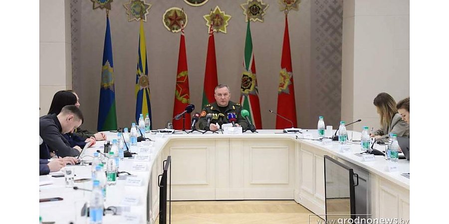 "Документ сохранил в себе миролюбивые устремления белорусского народа". Брифинг министра обороны по вопросам принятия новой Военной доктрины прошел в Минске