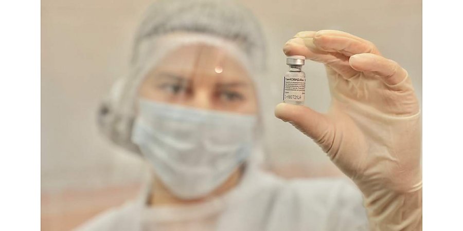 "В истории есть примеры, когда именно вакцина помогла справиться со смертельными инфекциями". Руководство области присоединилось к кампании по вакцинации против коронавируса