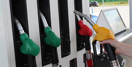 Автомобильное топливо подешевеет в Беларуси с 25 апреля