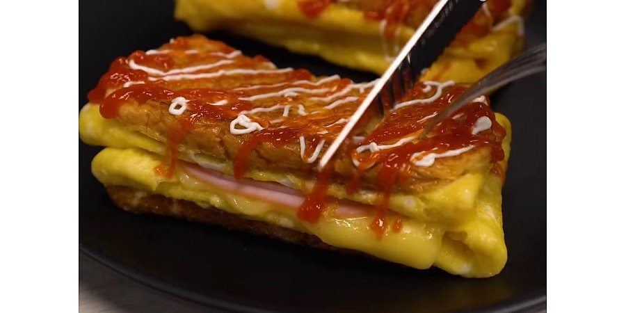 Вкусный завтрак за пару минут: рецепт горячих бутербродов с яйцом