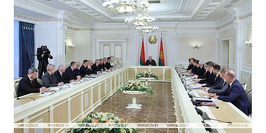 Александр Лукашенко представили два варианта программы пятилетки, но без консенсуса. Какие вопросы ставит Президент? 