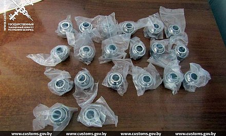 Гродненские таможенники нашли у белоруса спрятанные автозапчасти