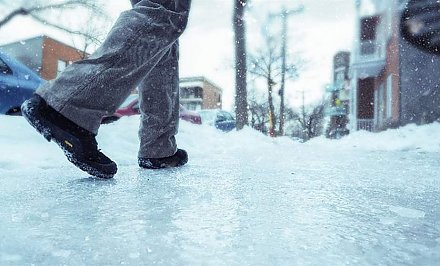 Какую обувь носить зимой, чтобы не упасть в гололед? (инфографика)