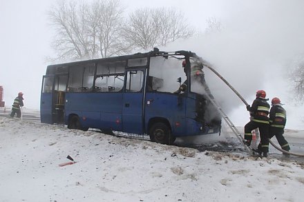 В Вороновском районе на ходу загорелся автобус