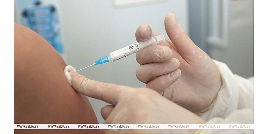 Более 1,55 млн белорусов получили первую дозу вакцины против COVID-19