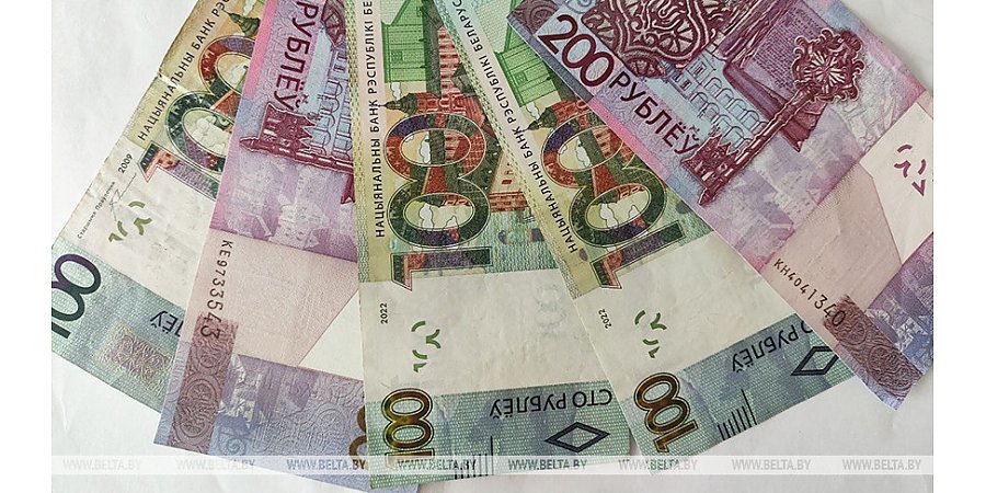 Досрочная выплата пенсий и пособий, матпомощь ко Дню Победы. Что важно знать белорусам
