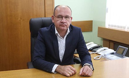 Состояние дорог и водоснабжение. Субботнюю прямую линию с жителями региона провел заместитель председателя облисполкома Андрей Жук