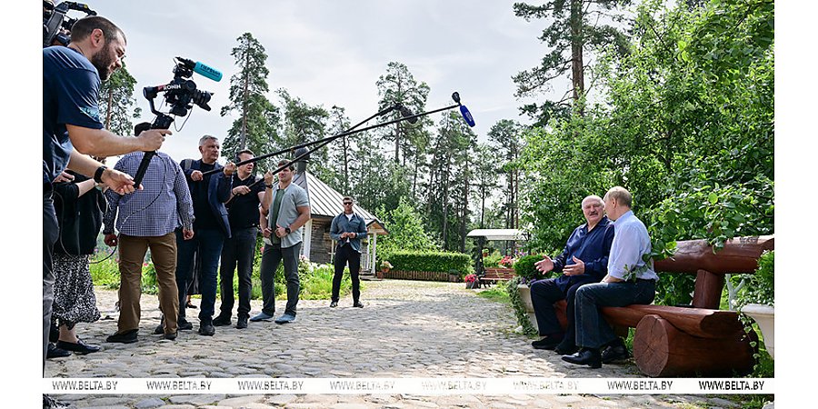 "Выходные положим на алтарь обсуждения". Подробности встречи Александра Лукашенко и Владимира Путина на Валааме