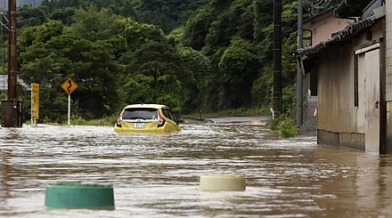 Более 200 тыс. японцев готовятся к эвакуации из-за ливней