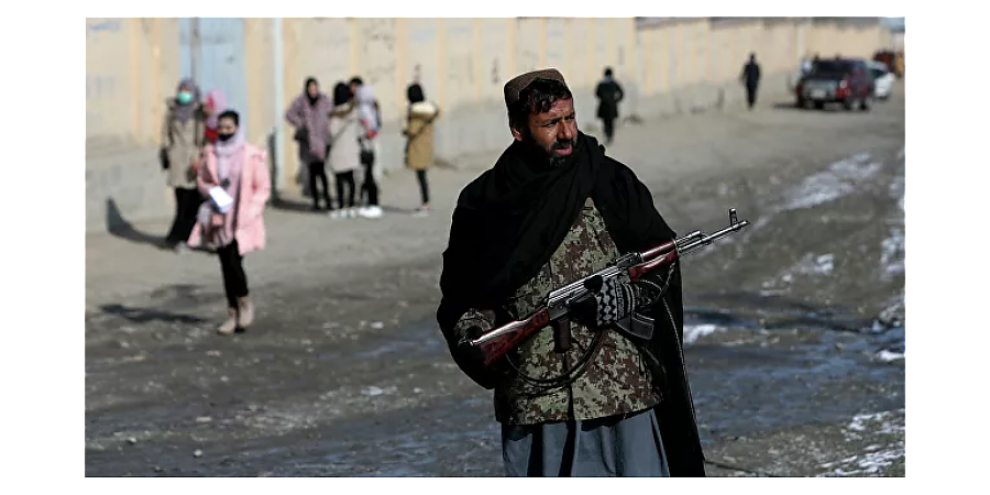 Талибы запретили включать музыку в машинах, сообщили СМИ