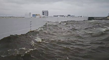 Дамба закрыта, движение судов прекращено. Санкт-Петербург готовится к масштабному наводнению
