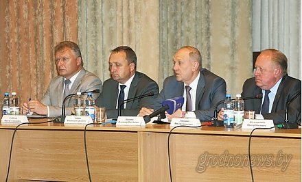 Председатель облисполкома Владимир Кравцов провел пресс-конференцию в Свислочском районе