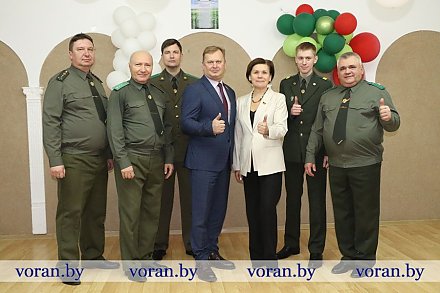 Военный оркестр выступил перед жителями Конвелишек