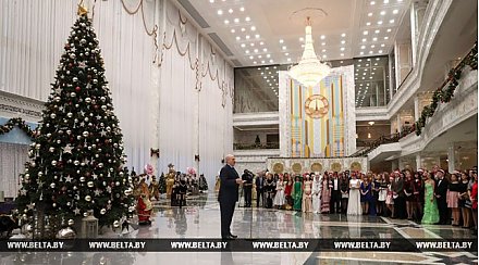 Об образовании, сомнениях и родной земле - Александр Лукашенко провел новогоднюю встречу с лучшими учащимися страны
