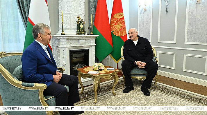 Александр Лукашенко и Мирзиёев провели встречу накануне официальных переговоров
