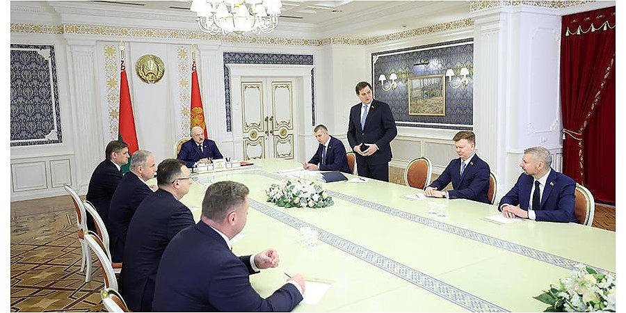 Кадровая перезагрузка, экономные инвестиции, байк для Александра Лукашенко и пятилетка качества. Итоги недели Президента