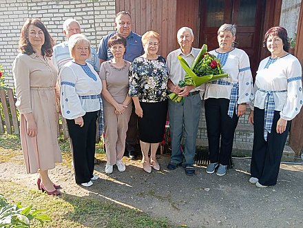 Долгие лета, юбиляр! 10 сентября свой 90-летний юбилей отметил ветеран труда Петр Игнатьевич Цеханович из Переганцев