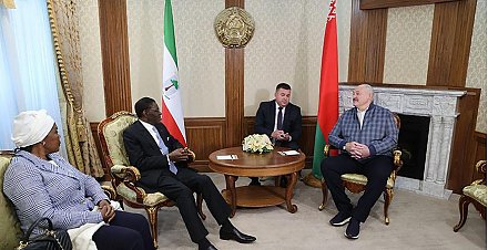 Александр Лукашенко лично проводил Президента Экваториальной Гвинеи в аэропорту
