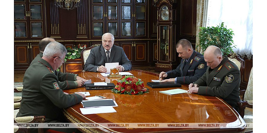 "Взяли курс на конфронтацию". Лукашенко назвал неблагоприятной для Беларуси ситуацию в ряде сопредельных стран