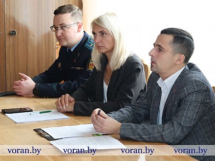 Когда увольняют за прогул? Ответ дал правовой инспектор Гродненской областной организации Белорусского профсоюза работников торговли, потребительской кооперации и предпринимательства Игорь Сорока во время профсоюзного правового приема в Вороново